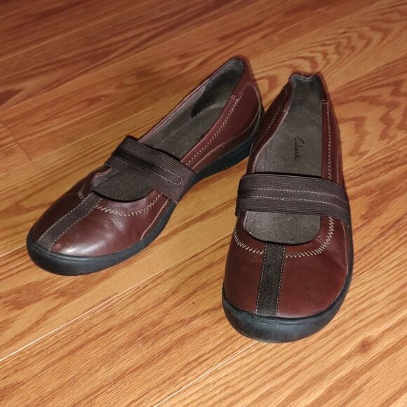Clarks Brown  Mary Janes  Flats  Sz 8.5  EUC - Picture 1 of 7